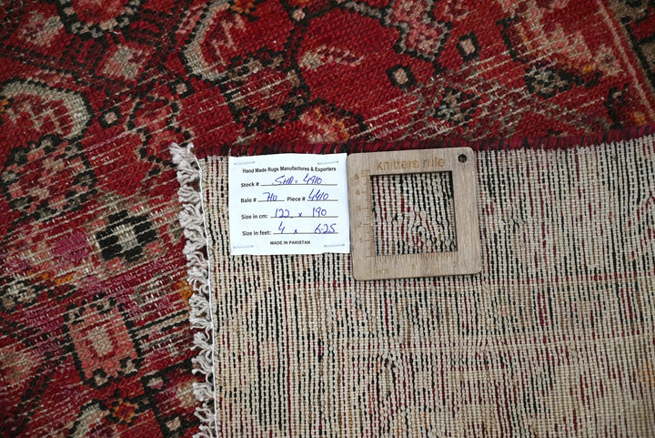 red Accent rug 4' 0" x 6' 3"