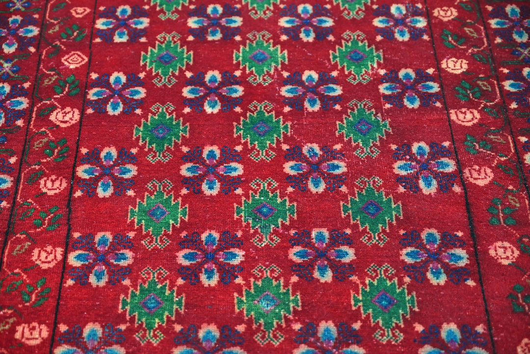 red Medium rug 3' 10" x 6' 10"