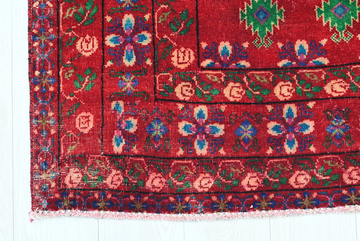red Medium rug 3' 10" x 6' 10"