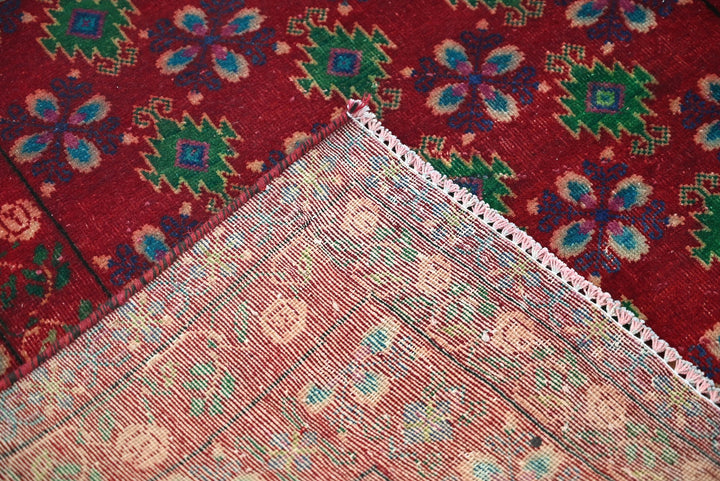 red Medium rug 3' 10" x 6' 10"