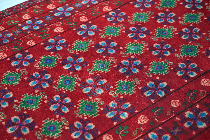 red Medium rug 3' 10" x 6' 10"
