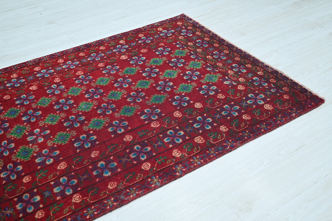 red Medium rug 3' 10" x 6' 10"