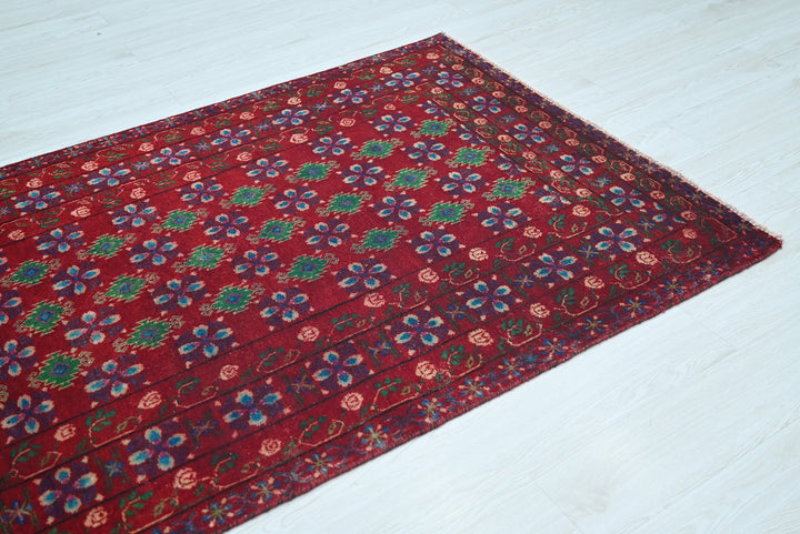 red Medium rug 3' 10" x 6' 10"