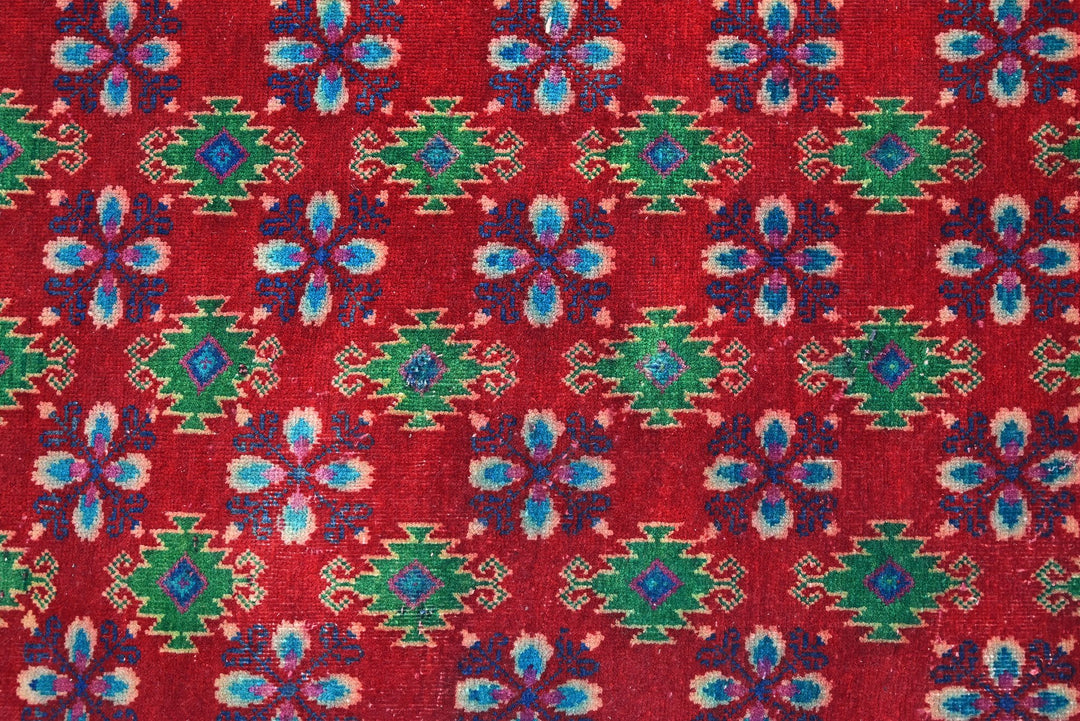 red Medium rug 3' 10" x 6' 10"