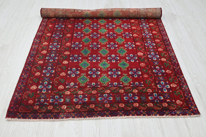 red Medium rug 3' 10" x 6' 10"
