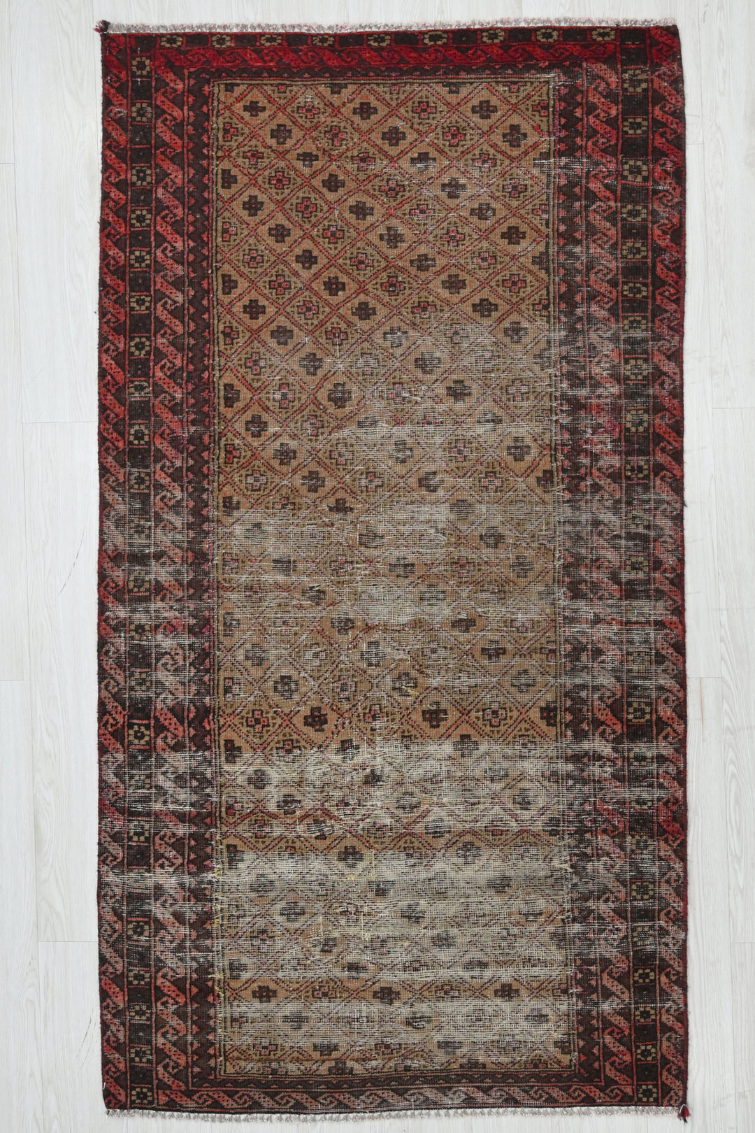 brown Accent rug 3' 5" x 6' 2"