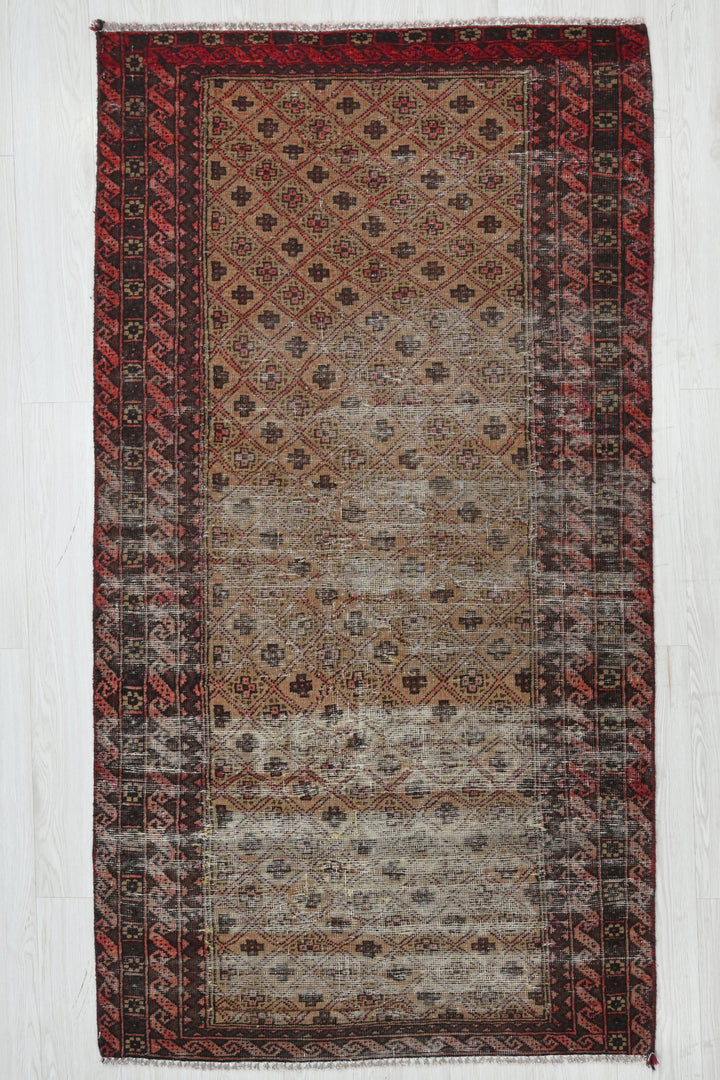 brown Accent rug 3' 5" x 6' 2"