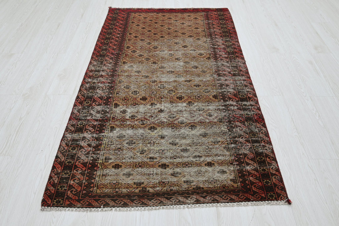 brown Accent rug 3' 5" x 6' 2"