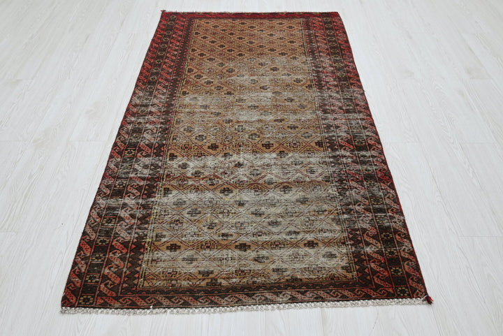 brown Accent rug 3' 5" x 6' 2"