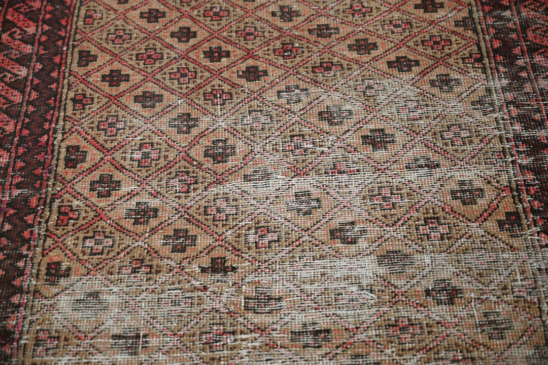 brown Accent rug 3' 5" x 6' 2"