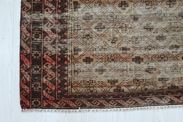brown Accent rug 3' 5" x 6' 2"