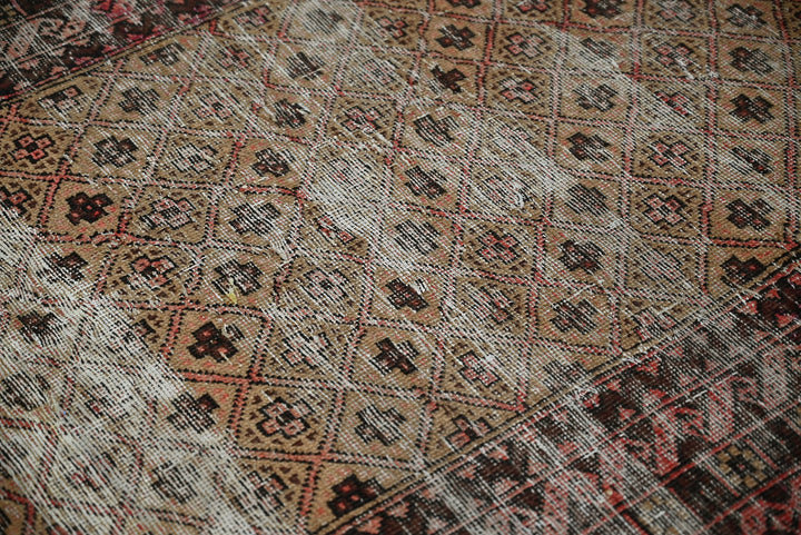 brown Accent rug 3' 5" x 6' 2"