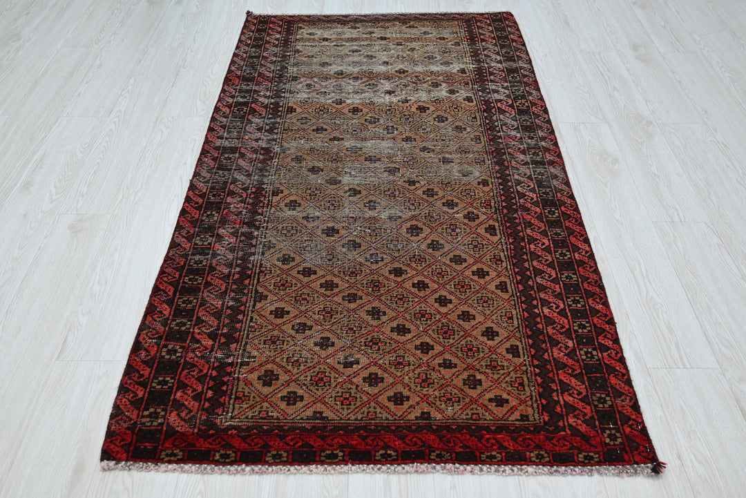 brown Accent rug 3' 5" x 6' 2"