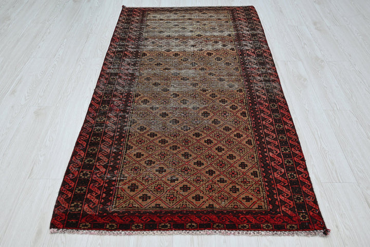 brown Accent rug 3' 5" x 6' 2"
