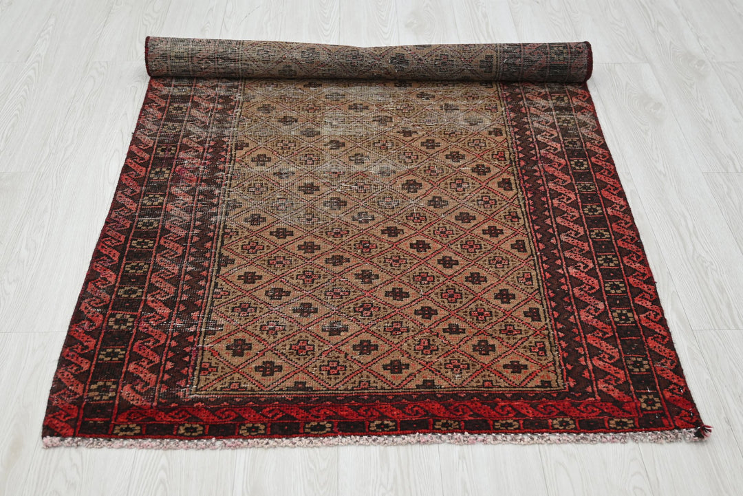 brown Accent rug 3' 5" x 6' 2"