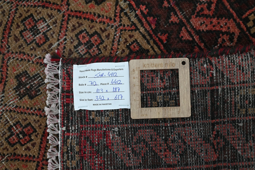 brown Accent rug 3' 5" x 6' 2"