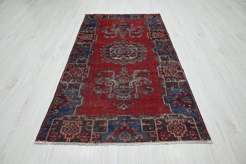 red Medium rug 3' 10" x 7' 1"