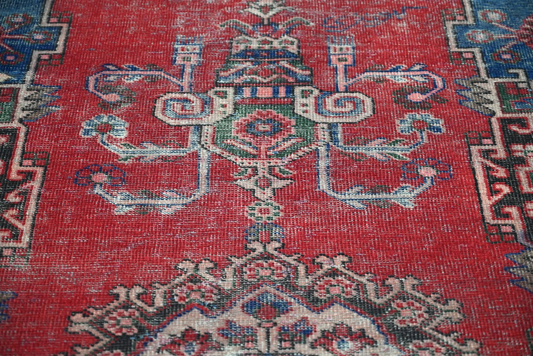 red Medium rug 3' 10" x 7' 1"