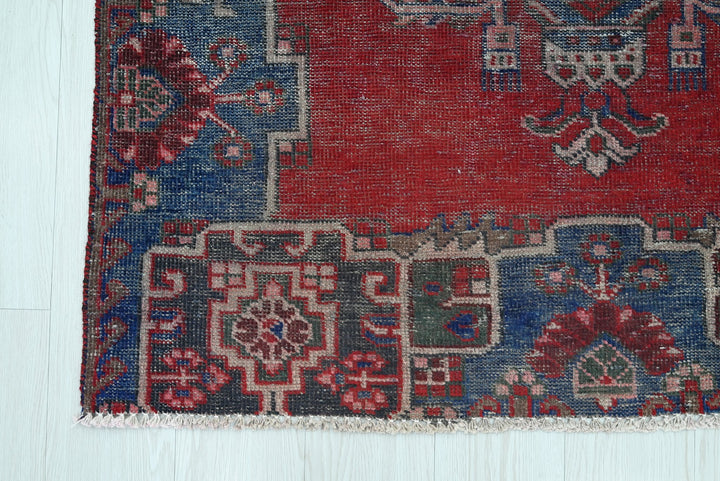 red Medium rug 3' 10" x 7' 1"