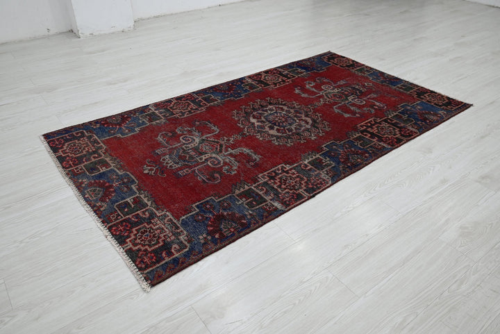 red Medium rug 3' 10" x 7' 1"