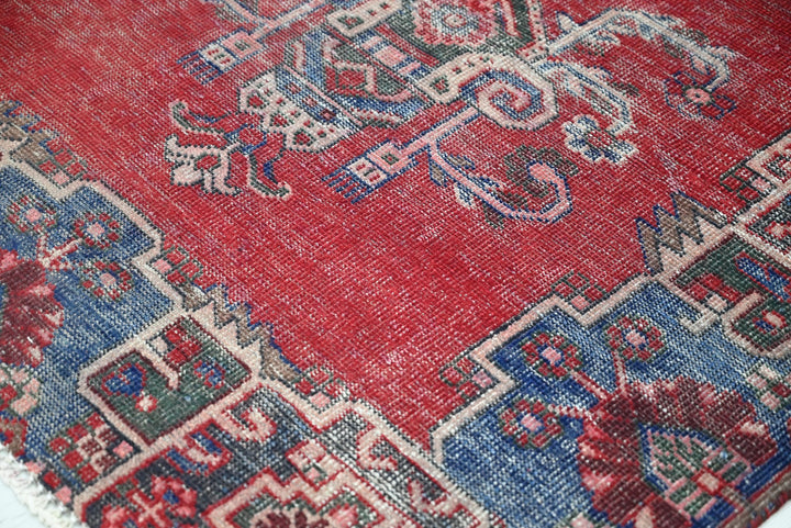 red Medium rug 3' 10" x 7' 1"