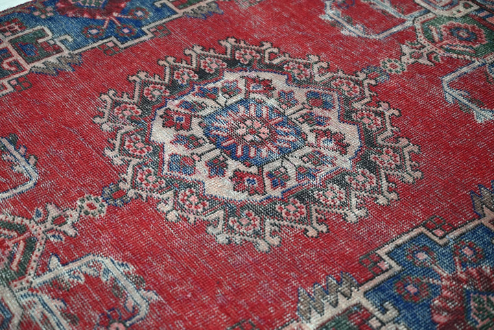red Medium rug 3' 10" x 7' 1"