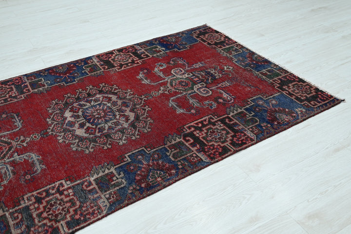 red Medium rug 3' 10" x 7' 1"