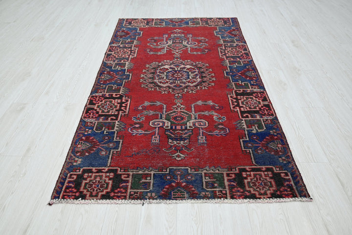 red Medium rug 3' 10" x 7' 1"