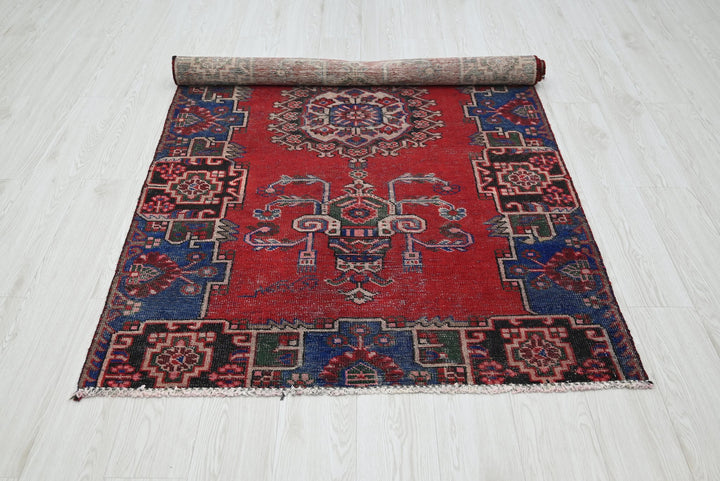 red Medium rug 3' 10" x 7' 1"