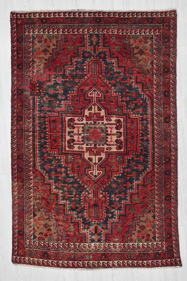 red Accent rug 4' 2" x 6' 6"