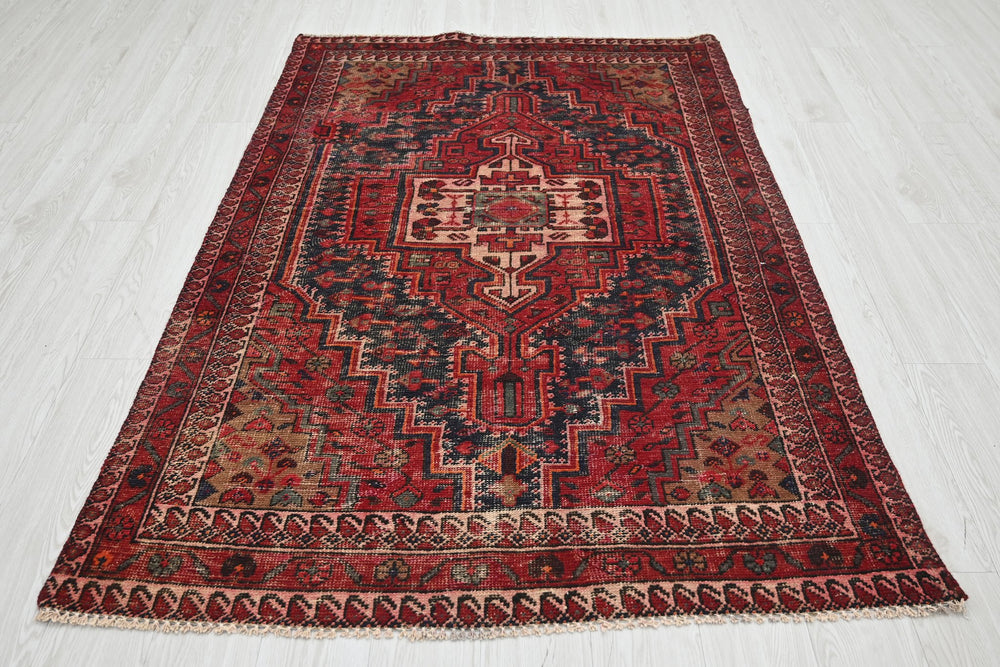 red Accent rug 4' 2" x 6' 6"