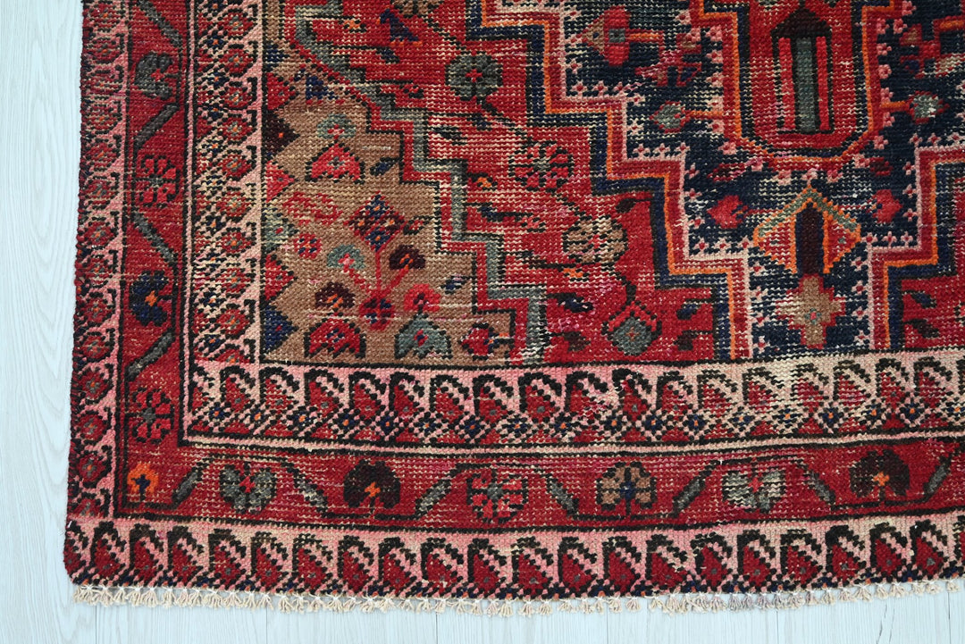 red Accent rug 4' 2" x 6' 6"