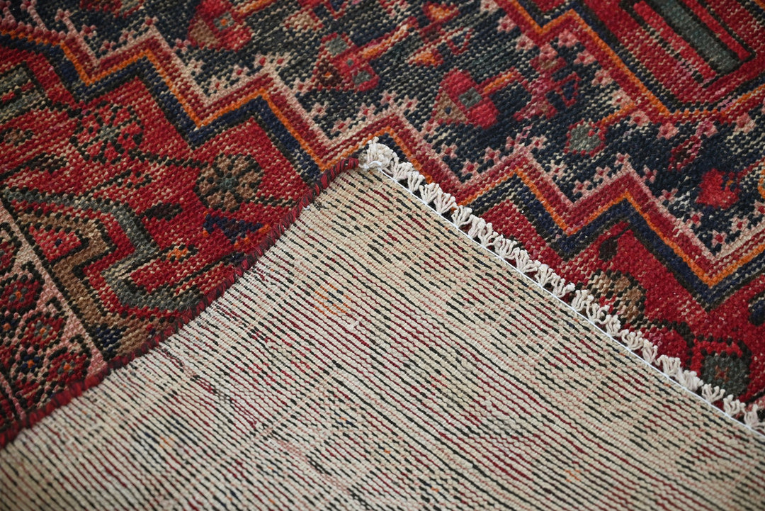 red Accent rug 4' 2" x 6' 6"