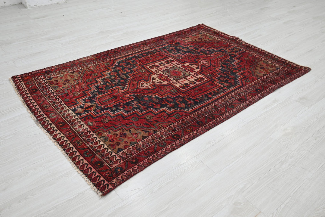 red Accent rug 4' 2" x 6' 6"