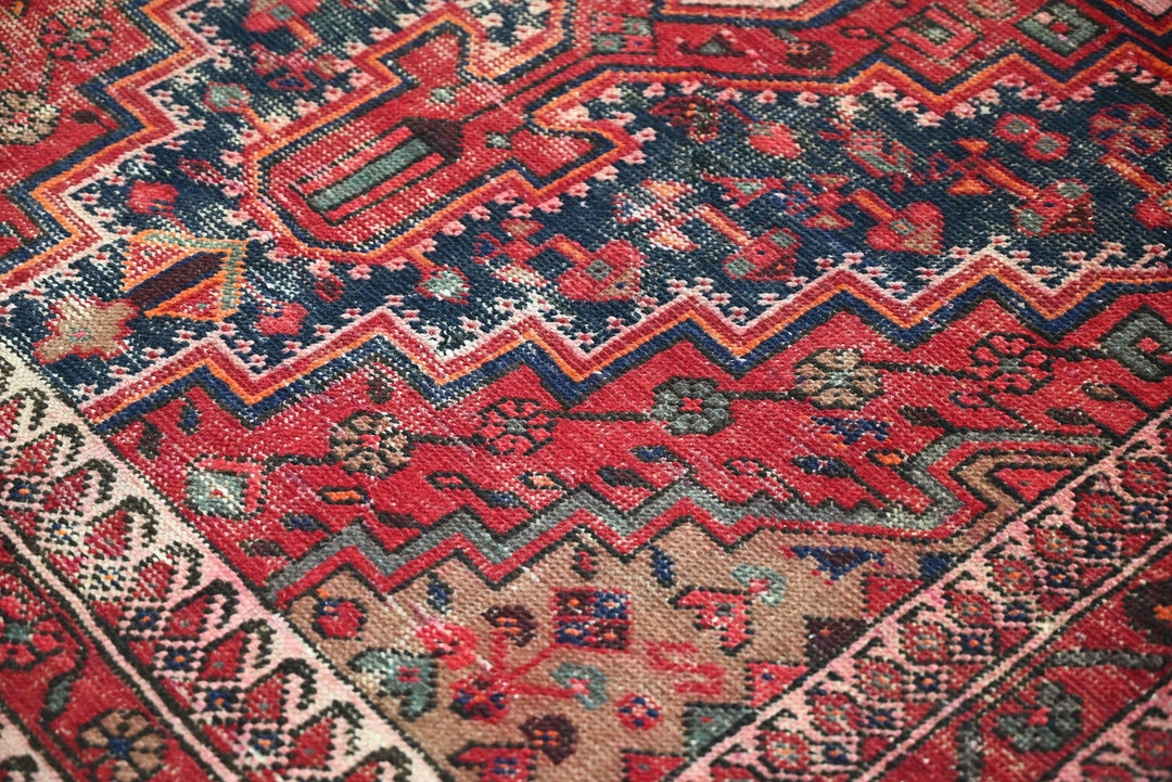 red Accent rug 4' 2" x 6' 6"