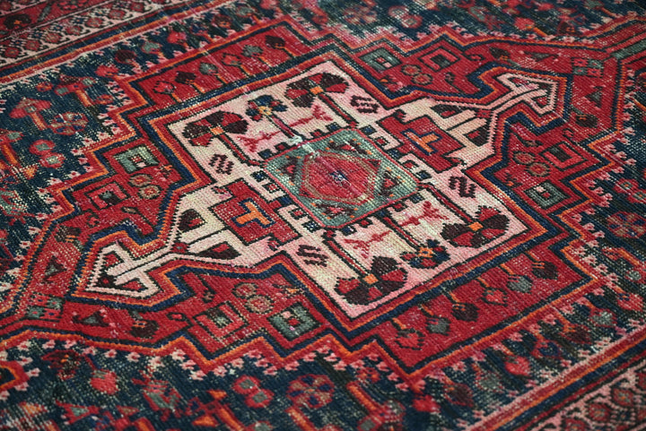red Accent rug 4' 2" x 6' 6"