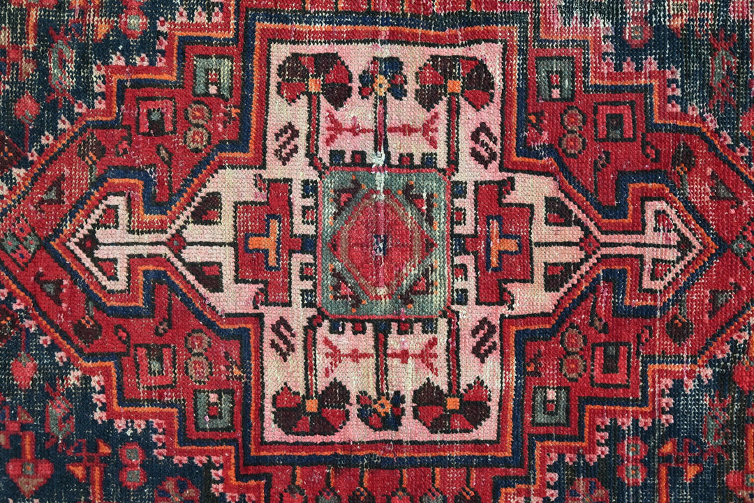 red Accent rug 4' 2" x 6' 6"