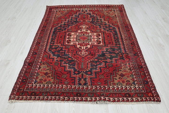 red Accent rug 4' 2" x 6' 6"