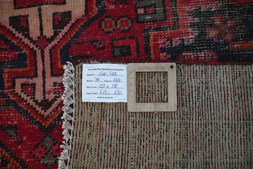 red Accent rug 4' 2" x 6' 6"