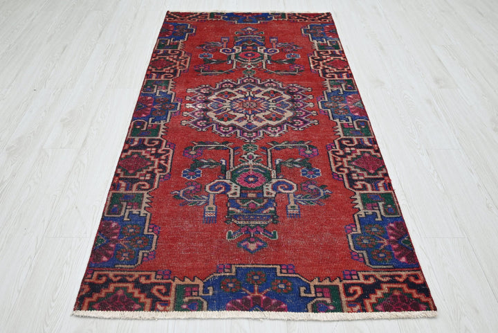 red Medium rug 3' 4" x 6' 9"