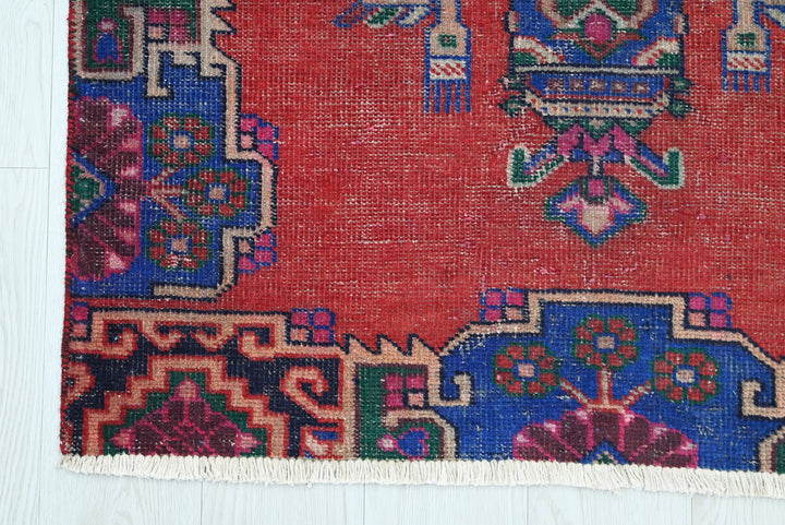 red Medium rug 3' 4" x 6' 9"