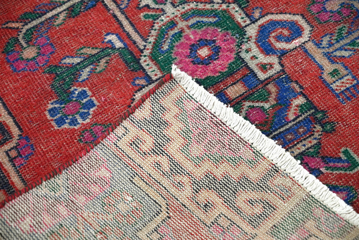 red Medium rug 3' 4" x 6' 9"