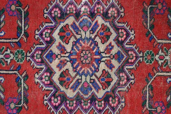red Medium rug 3' 4" x 6' 9"
