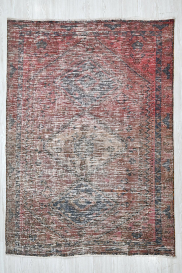 red Medium rug 4' 7" x 6' 6"