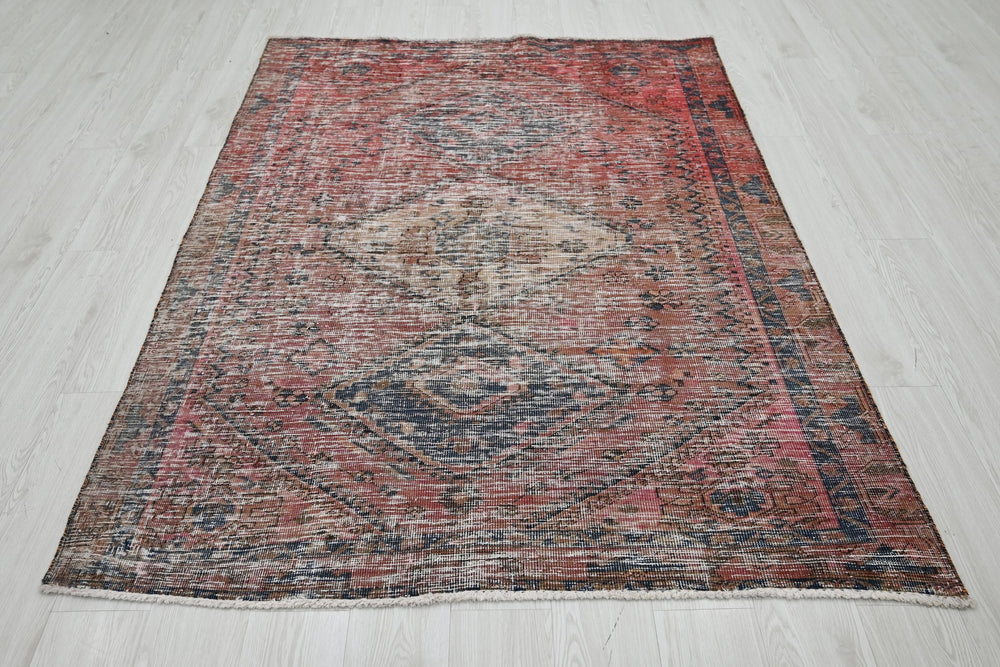 red Medium rug 4' 7" x 6' 6"