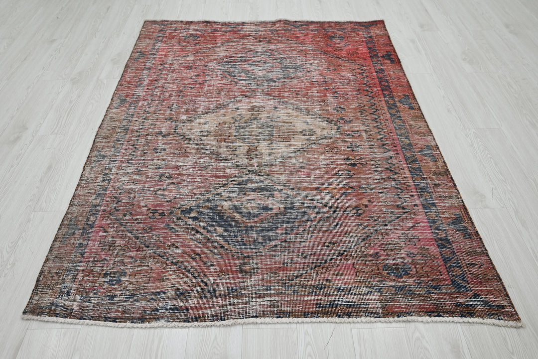 red Medium rug 4' 7" x 6' 6"