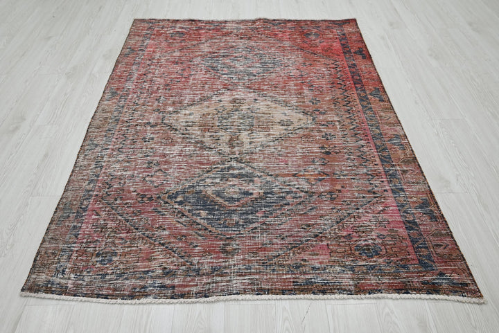 red Medium rug 4' 7" x 6' 6"