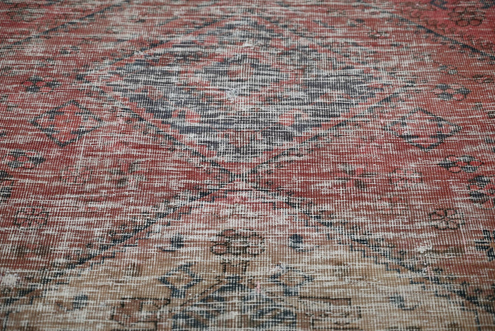 red Medium rug 4' 7" x 6' 6"