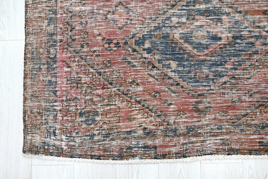 red Medium rug 4' 7" x 6' 6"