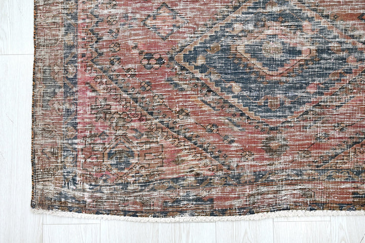 red Medium rug 4' 7" x 6' 6"